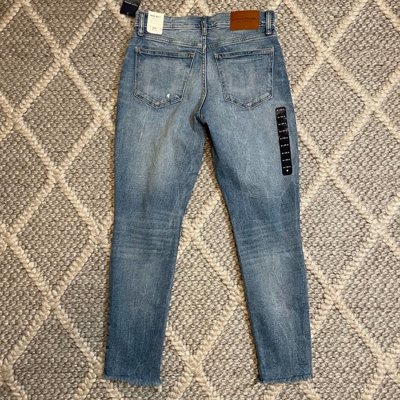 NWT! LUCKY BRAND Mid-Rise Light Blue Busted Knee Ava Skinny Jeans Raw Hem - Sz 8 - Picture 3 of 13